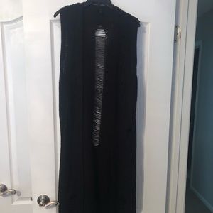 Long sleeveless sweater.